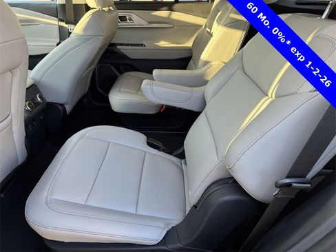 Used 2025 Ford Explorer Active w/ Active Comfort Package image 9