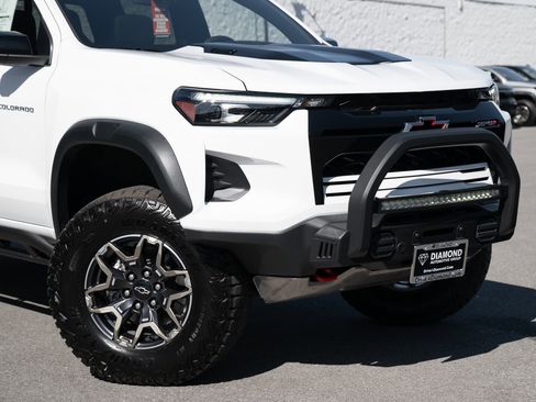 New 2026 Chevrolet Colorado ZR2 w/ Off-Road Front Bumper Package image 9