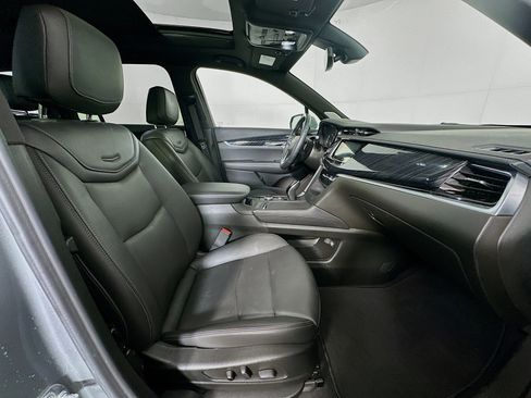 Used 2025 Cadillac XT6 Premium Luxury image 35