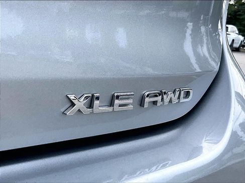 Used 2025 Toyota Highlander XLE AWD/4WD image 30