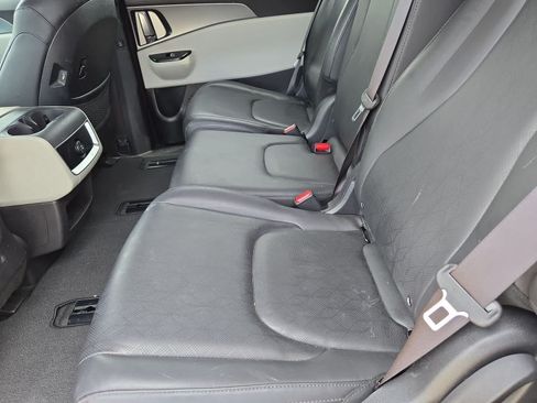 Used 2022 Kia Carnival LX FWD image 17