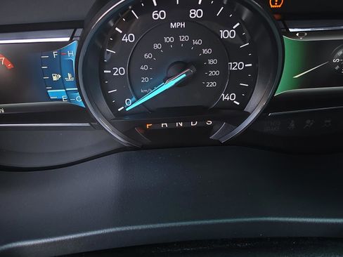 Used 2017 Ford Explorer XLT w/ Equipment Group 202A AWD/4WD image 26