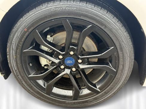 Used 2020 Ford Fusion SE w/ Equipment Group 151A FWD image 9