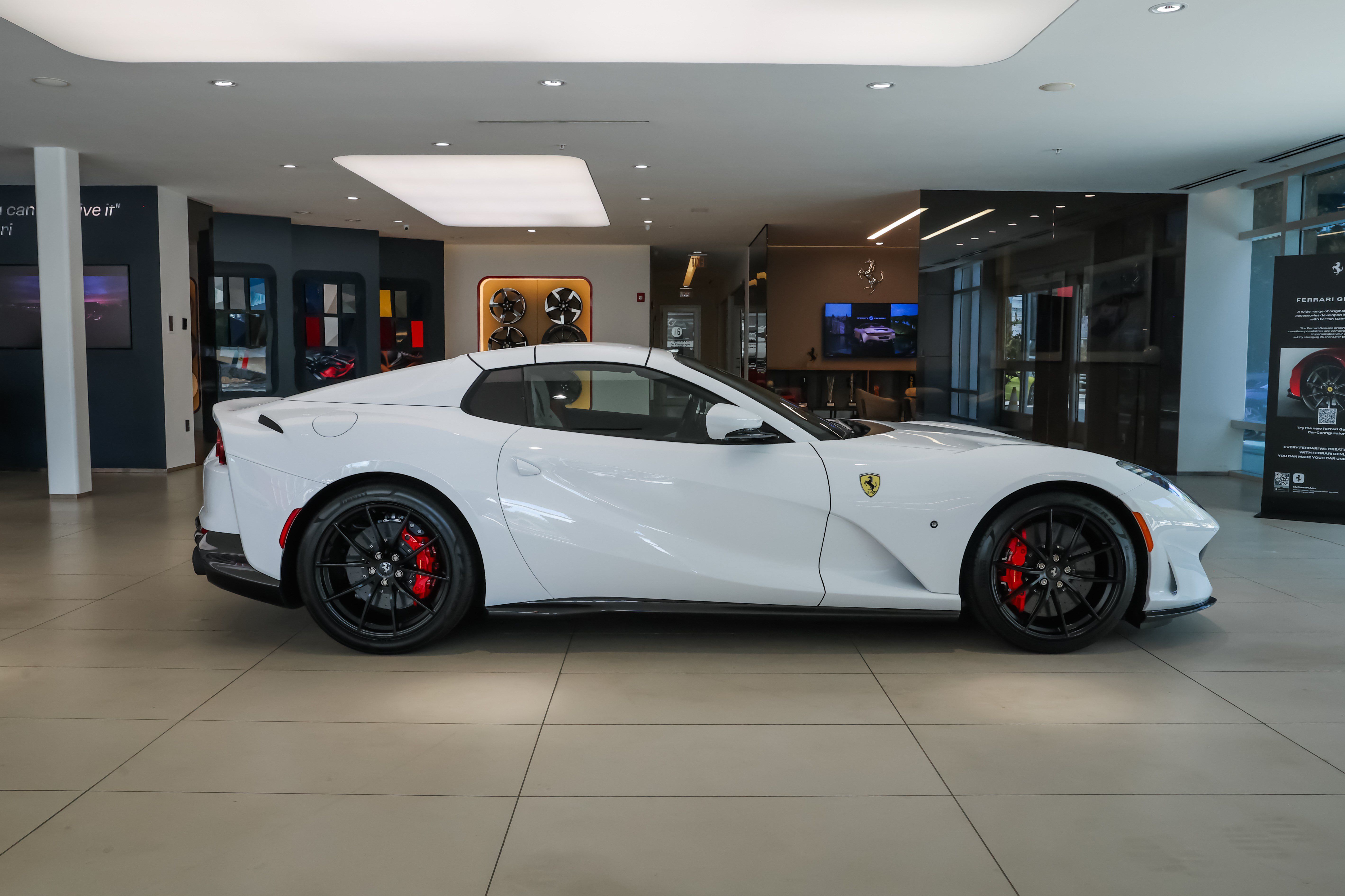 Used 2023 Ferrari 812 GTS RWD image 16
