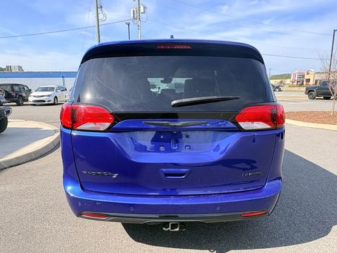 Used 2018 Chrysler Pacifica Limited FWD image 4