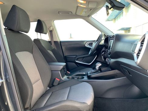 Used 2025 Kia Soul LX w/ LX Technology Package image 34