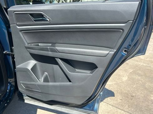 Used 2020 Volkswagen Atlas Cross Sport SE w/ Towing Package image 52