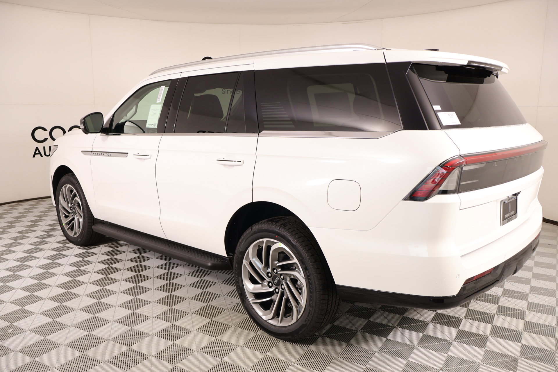 New 2026 Lincoln Navigator Premiere AWD/4WD image 23