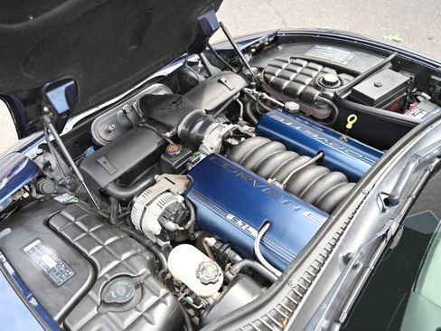 Used 2000 Chevrolet Corvette Convertible w/ Memory Pkg RWD image 36