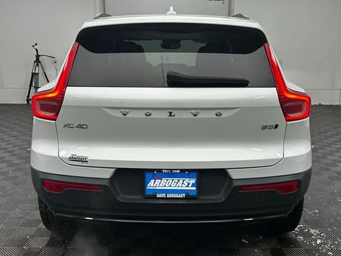 Used 2023 Volvo XC40 B5 Plus w/ Climate Package image 14