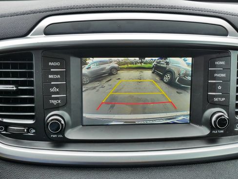 Used 2020 Kia Sorento L FWD image 32