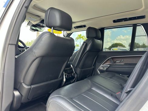 Used 2023 Land Rover Range Rover SE AWD/4WD image 18