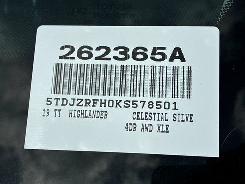 Used 2019 Toyota Highlander XLE AWD/4WD image 34