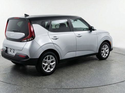 Used 2025 Kia Soul LX w/ LX Technology Package FWD image 9