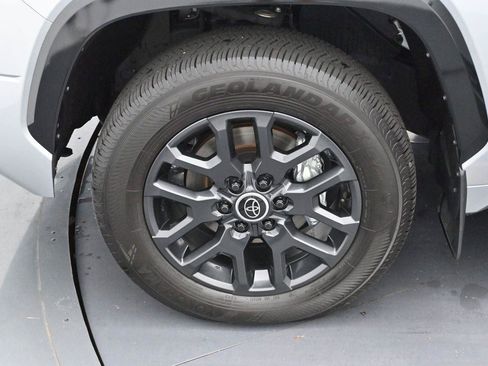 Used 2024 Toyota Tundra Platinum AWD/4WD image 34