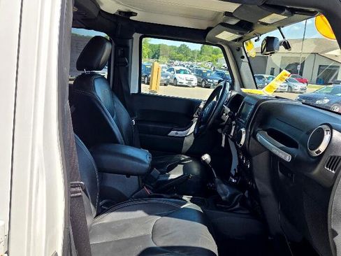 Used 2017 Jeep Wrangler Unlimited Sahara w/ Dual Top Group image 15