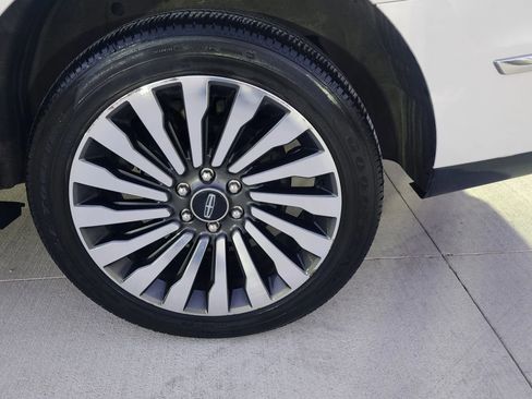 Used 2019 Lincoln Navigator Reserve image 50