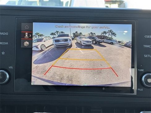 Certified 2024 Kia Carnival LX image 27