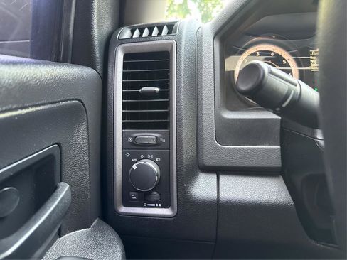 Used 2016 RAM 2500 Tradesman w/ Chrome Appearance Group image 17