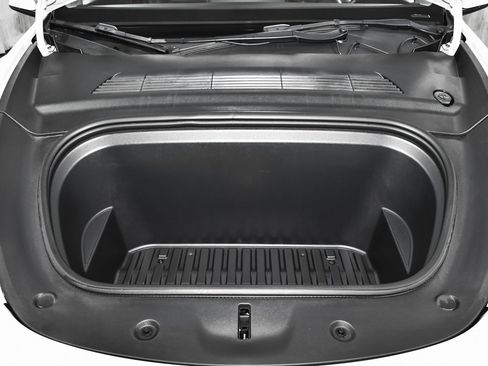 Used 2022 Tesla Model Y Long Range image 66