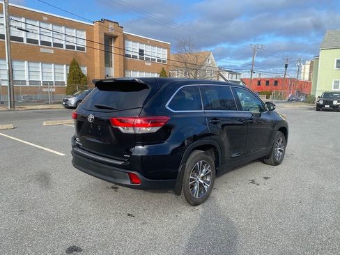 Used 2019 Toyota Highlander LE image 5