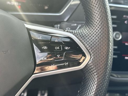 Used 2022 Volkswagen Tiguan SE R-Line image 36