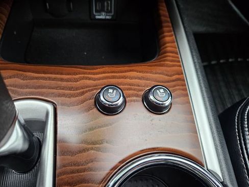 Used 2020 Nissan Pathfinder Platinum image 29