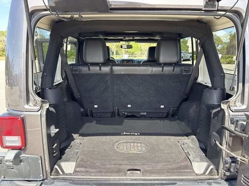 Used 2016 Jeep Wrangler Unlimited Sahara image 27