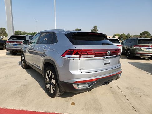 Certified 2025 Volkswagen Atlas Cross Sport SE FWD image 5