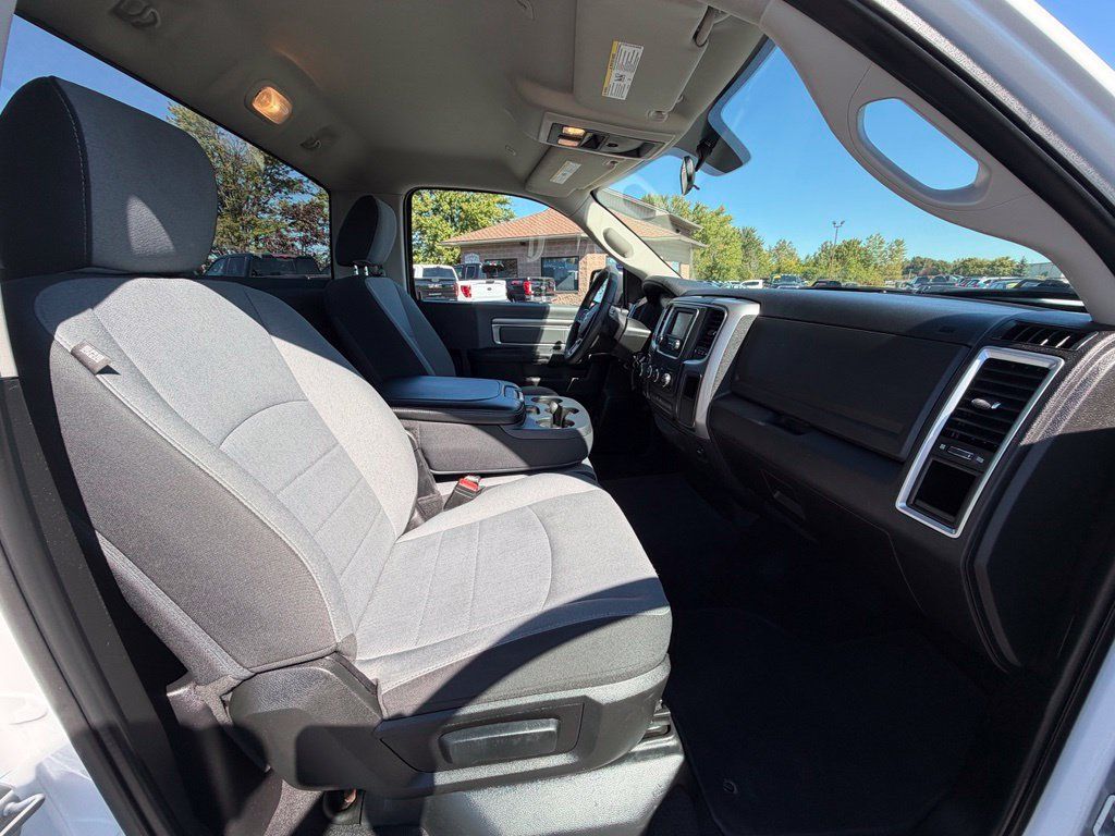 Used 2022 RAM 1500 Classic SLT AWD/4WD image 21
