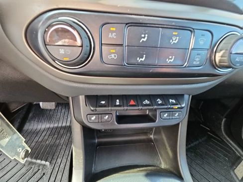 Used 2019 Chevrolet Colorado Z71 w/ Z71 Midnight Edition AWD/4WD image 38