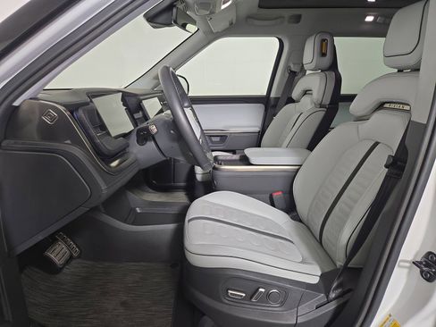 Used 2024 Rivian R1S Adventure AWD/4WD image 20