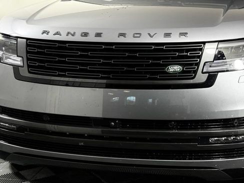 Used 2025 Land Rover Range Rover SE AWD/4WD image 12