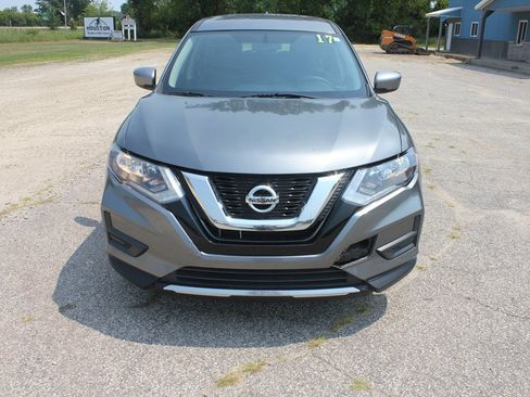 Used 2017 Nissan Rogue S AWD/4WD image 2