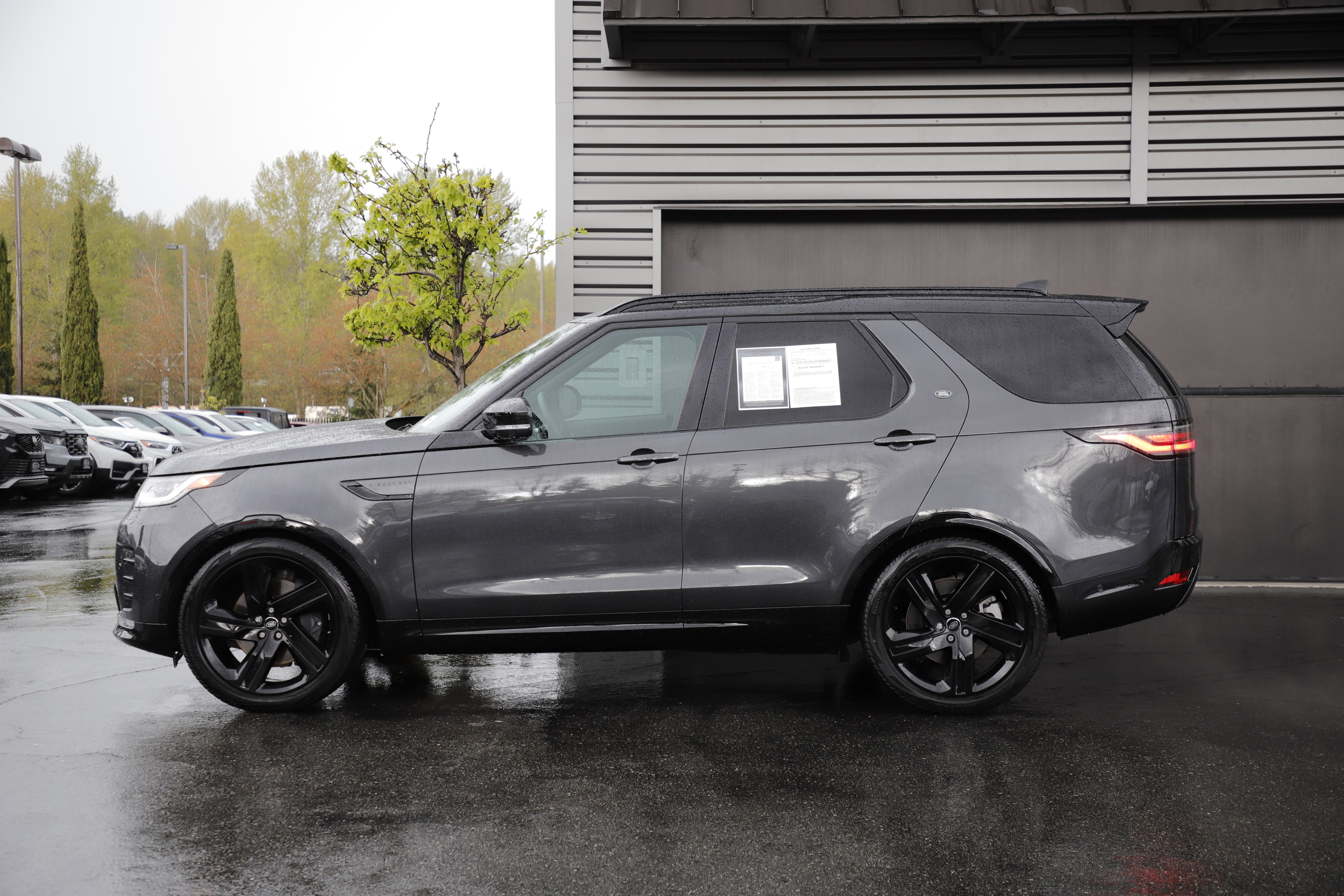 Certified 2025 Land Rover Discovery Dynamic SE AWD/4WD image 7