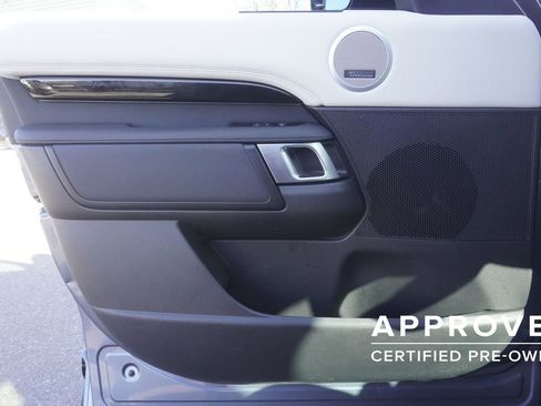 Used 2022 Land Rover Discovery S R-Dynamic image 17