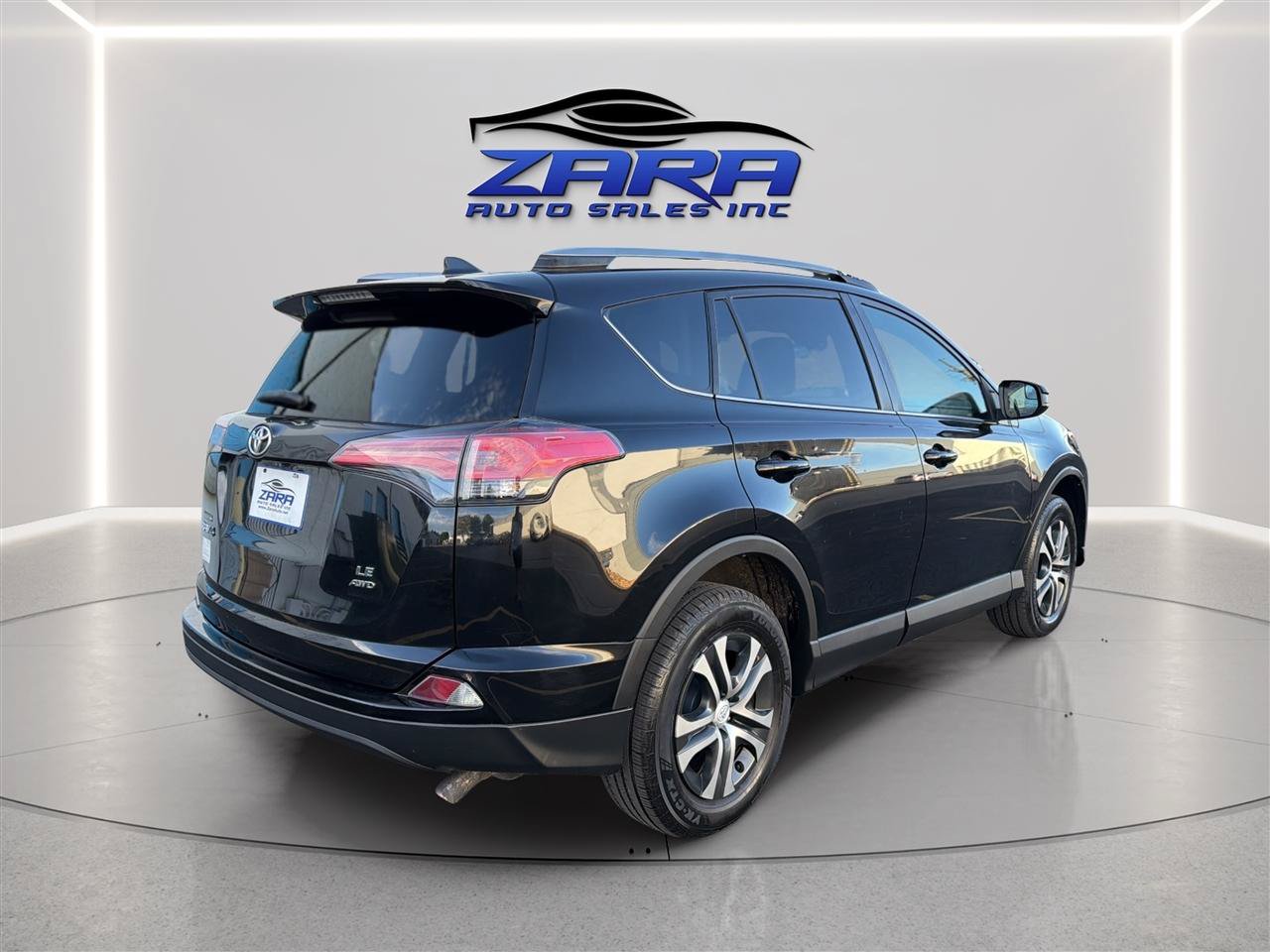 Used 2018 Toyota RAV4 LE w/ All Weather Liner Package AWD/4WD image 7