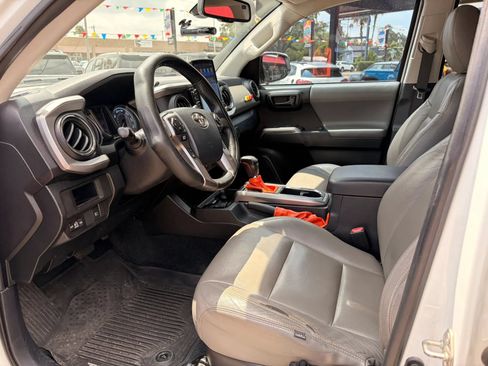 Used 2019 Toyota Tacoma SR5 RWD image 25