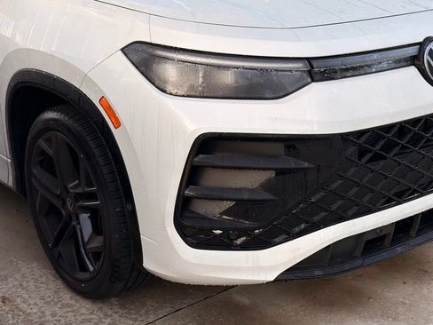 Used 2025 Volkswagen Tiguan SE R-Line FWD image 5