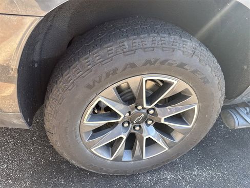 Used 2021 Chevrolet Tahoe Z71 w/ Z71 Signature Package image 9