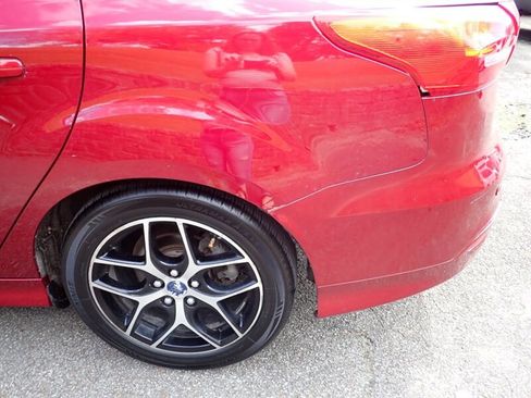 Used 2015 Ford Focus SE w/ SE Sport Package FWD image 16