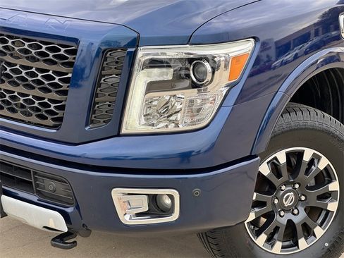Used 2019 Nissan Titan PRO-4X w/ Pro-4x Convenience Package image 3