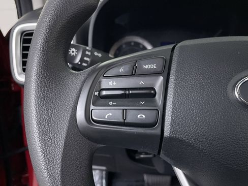 Used 2022 Hyundai Venue SE image 24