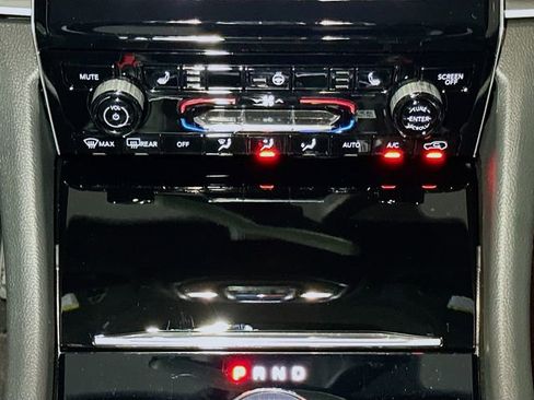 New 2025 Jeep Grand Cherokee Altitude image 10