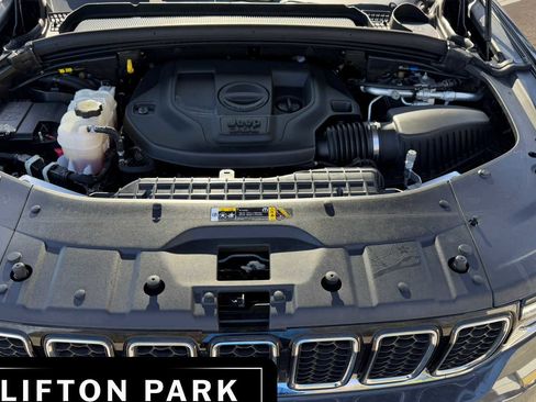 Used 2022 Jeep Grand Cherokee Overland w/ Luxury Tech Group IV image 29