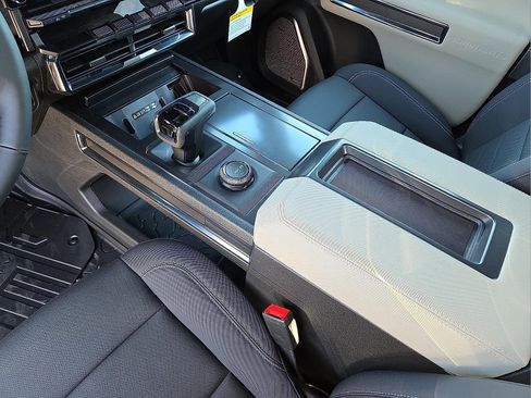 New 2026 GMC Hummer EV 4x4 Crew Cab image 25