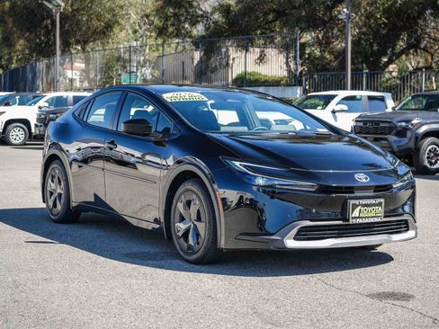 Used 2026 Toyota Prius Plug-In Hybrid FWD image 3
