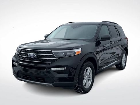 Used 2023 Ford Explorer XLT w/ Equipment Group 202A image 4