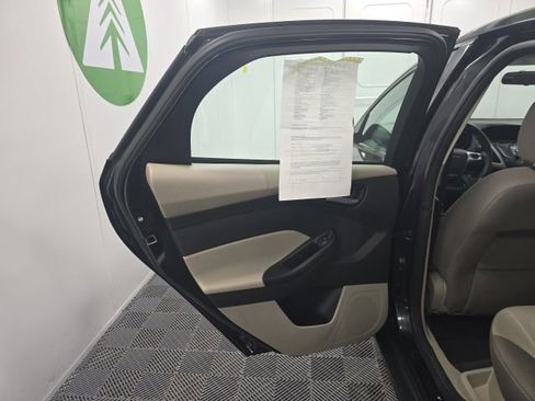 Used 2014 Ford Focus SE FWD image 18