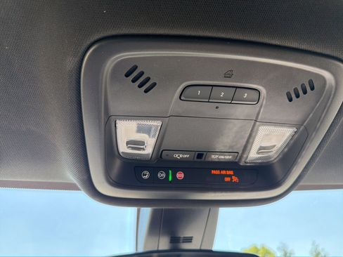 Used 2023 Chevrolet Traverse LT FWD image 20